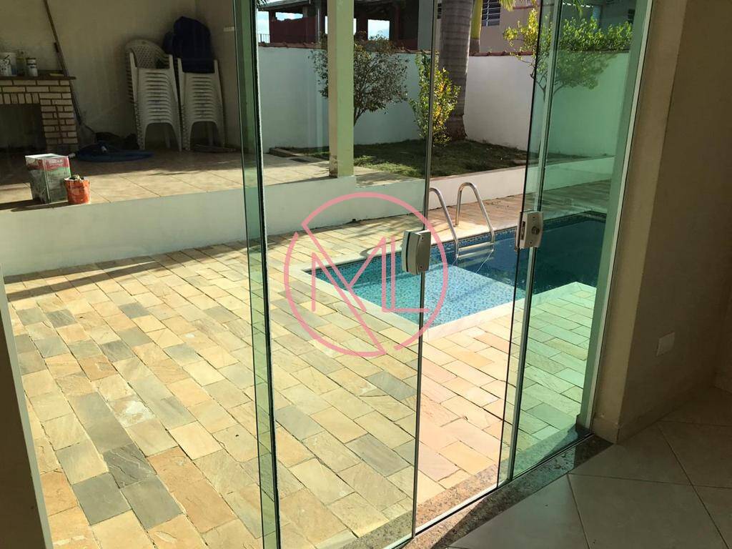 
			
				Ótimo sobrado c/ piscina NVI			
		